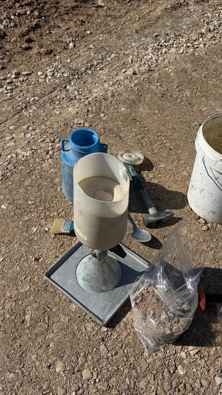 Field density by the sand cone